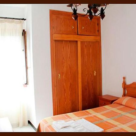 Hostal Torre De Guzman โกนิล เด ลาฟรอนเตรา ภายนอก รูปภาพ