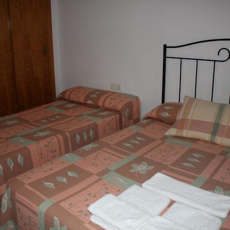 Hostal Torre De Guzman โกนิล เด ลาฟรอนเตรา ภายนอก รูปภาพ