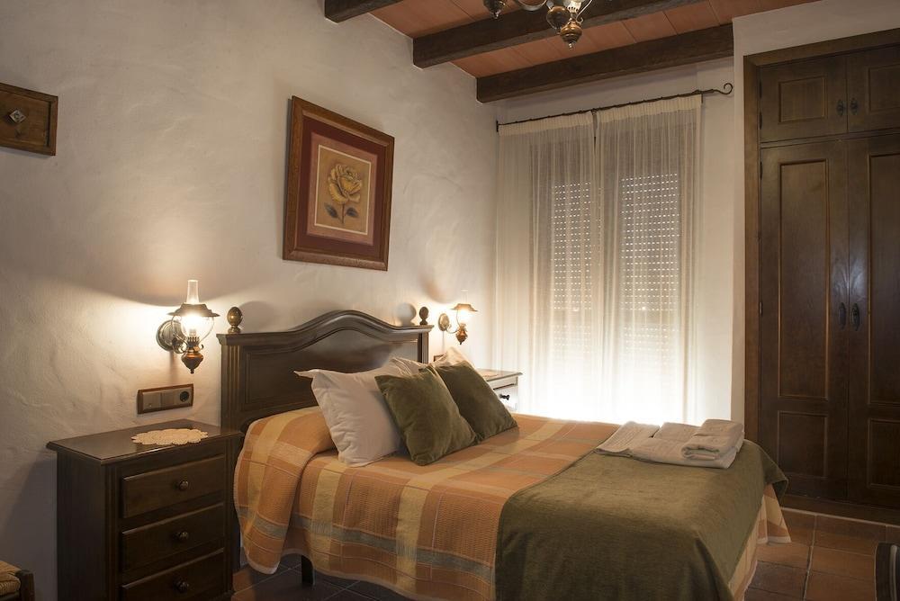 Hostal Torre De Guzman โกนิล เด ลาฟรอนเตรา ภายนอก รูปภาพ