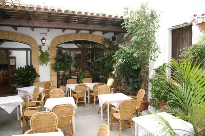 Hostal Torre De Guzman โกนิล เด ลาฟรอนเตรา ภายนอก รูปภาพ