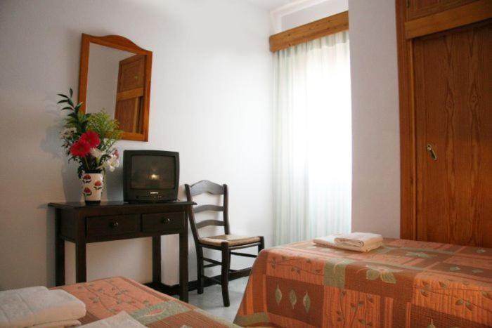 Hostal Torre De Guzman โกนิล เด ลาฟรอนเตรา ภายนอก รูปภาพ