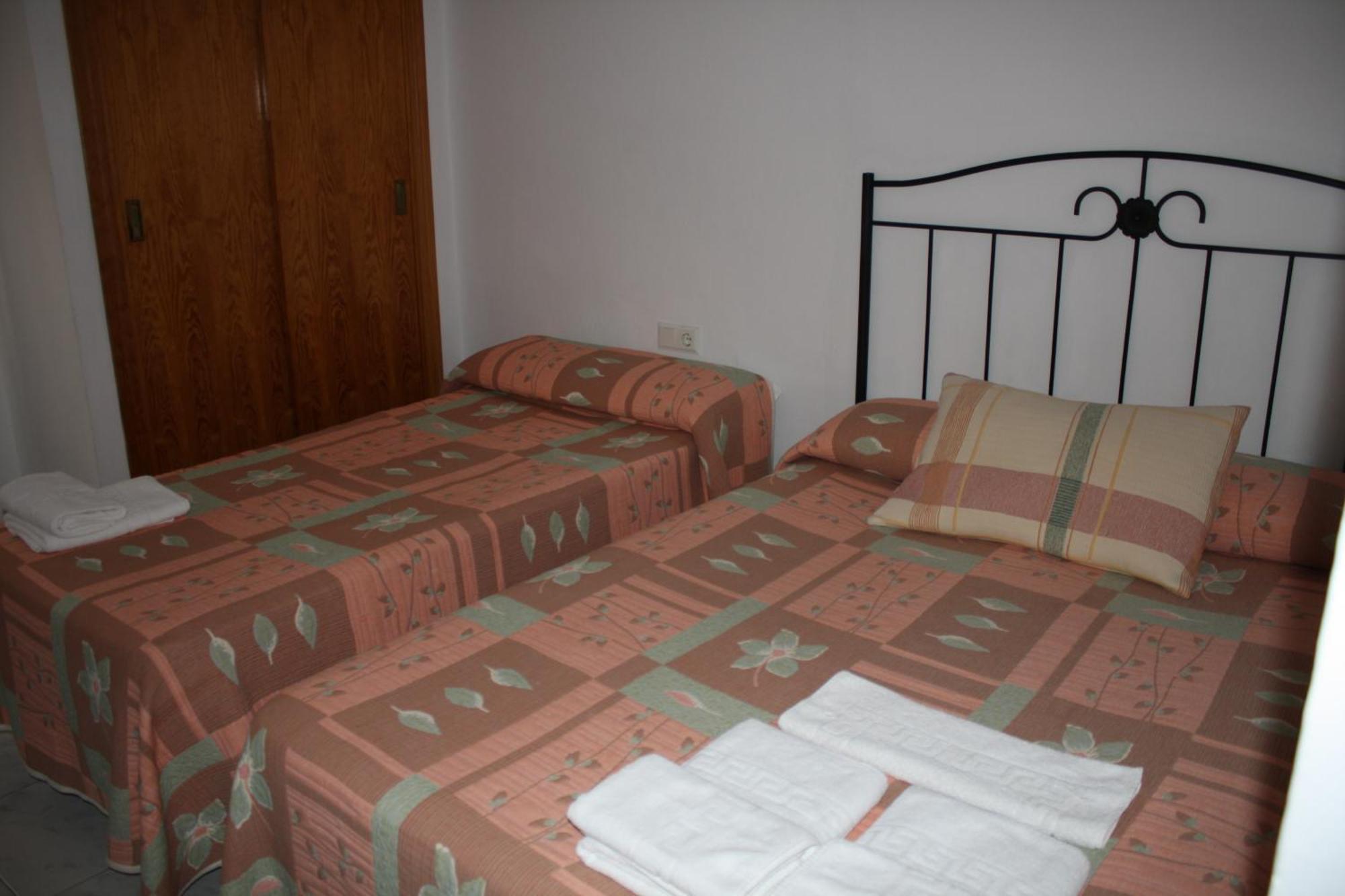 Hostal Torre De Guzman โกนิล เด ลาฟรอนเตรา ภายนอก รูปภาพ