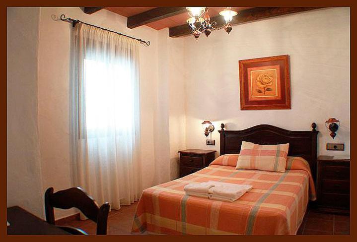 Hostal Torre De Guzman โกนิล เด ลาฟรอนเตรา ภายนอก รูปภาพ