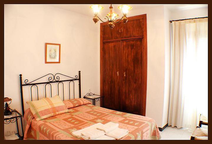 Hostal Torre De Guzman โกนิล เด ลาฟรอนเตรา ภายนอก รูปภาพ