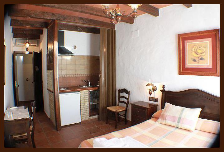 Hostal Torre De Guzman โกนิล เด ลาฟรอนเตรา ภายนอก รูปภาพ