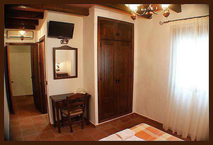 Hostal Torre De Guzman โกนิล เด ลาฟรอนเตรา ภายนอก รูปภาพ